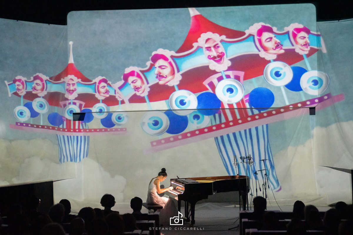 Elemento aria con geometrie luminose e note musicali