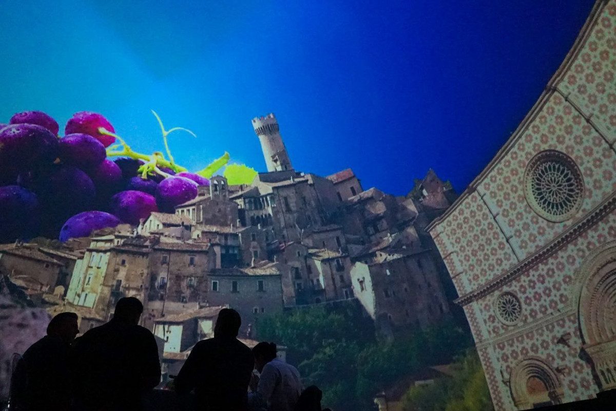 Racconto visivo sincronizzato con le portate del menu