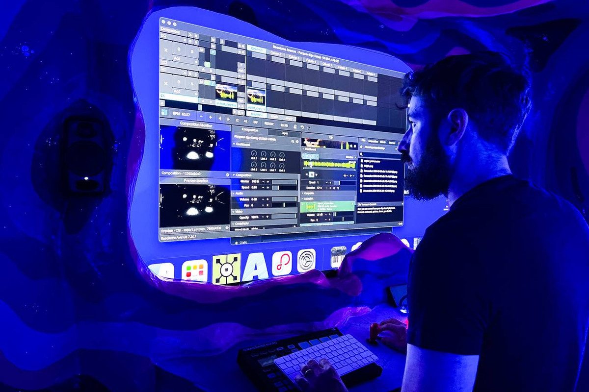 Interno dell'installazione Big Bang Machine