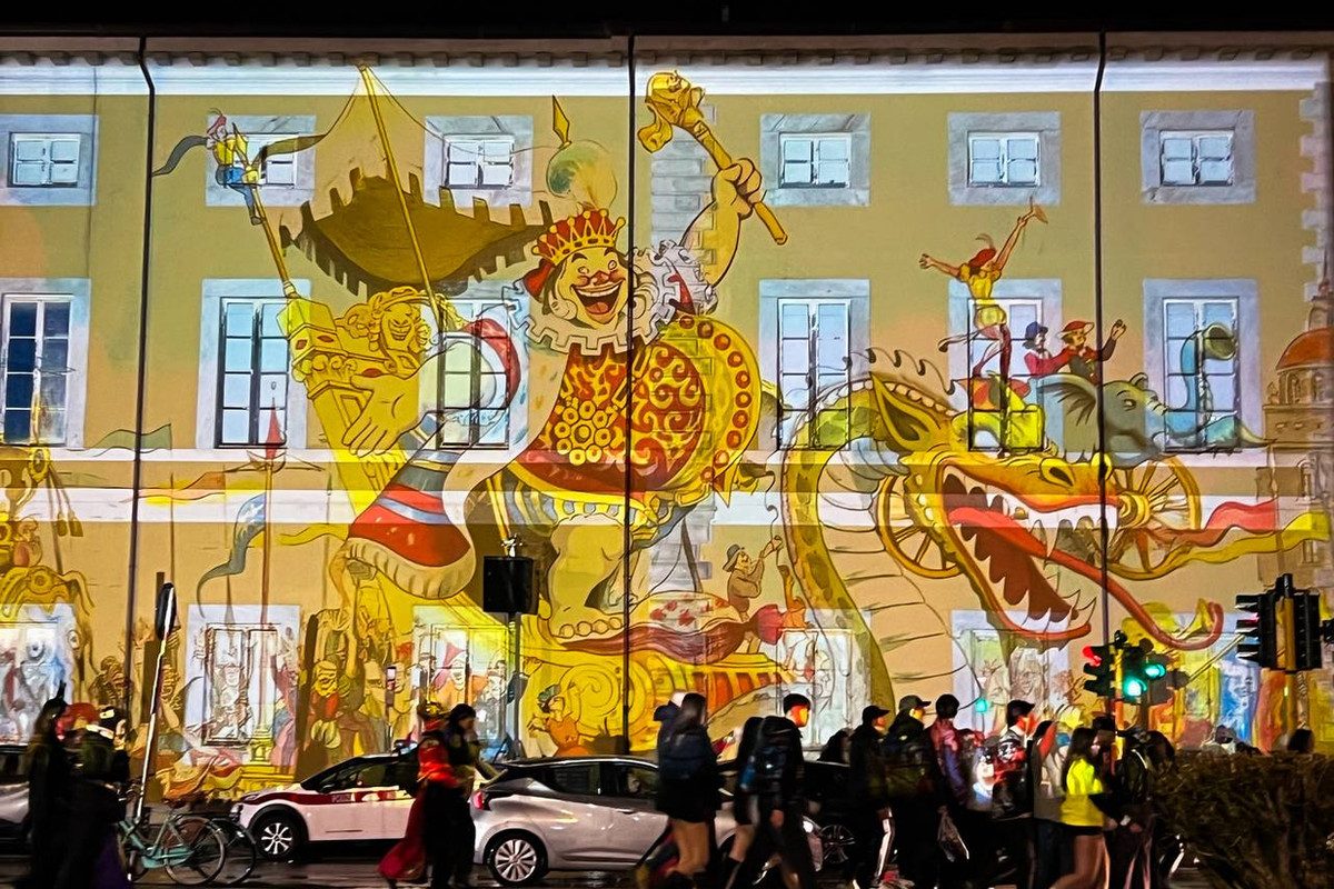 Pattern astratti e texture luminose nel videomapping immersivo