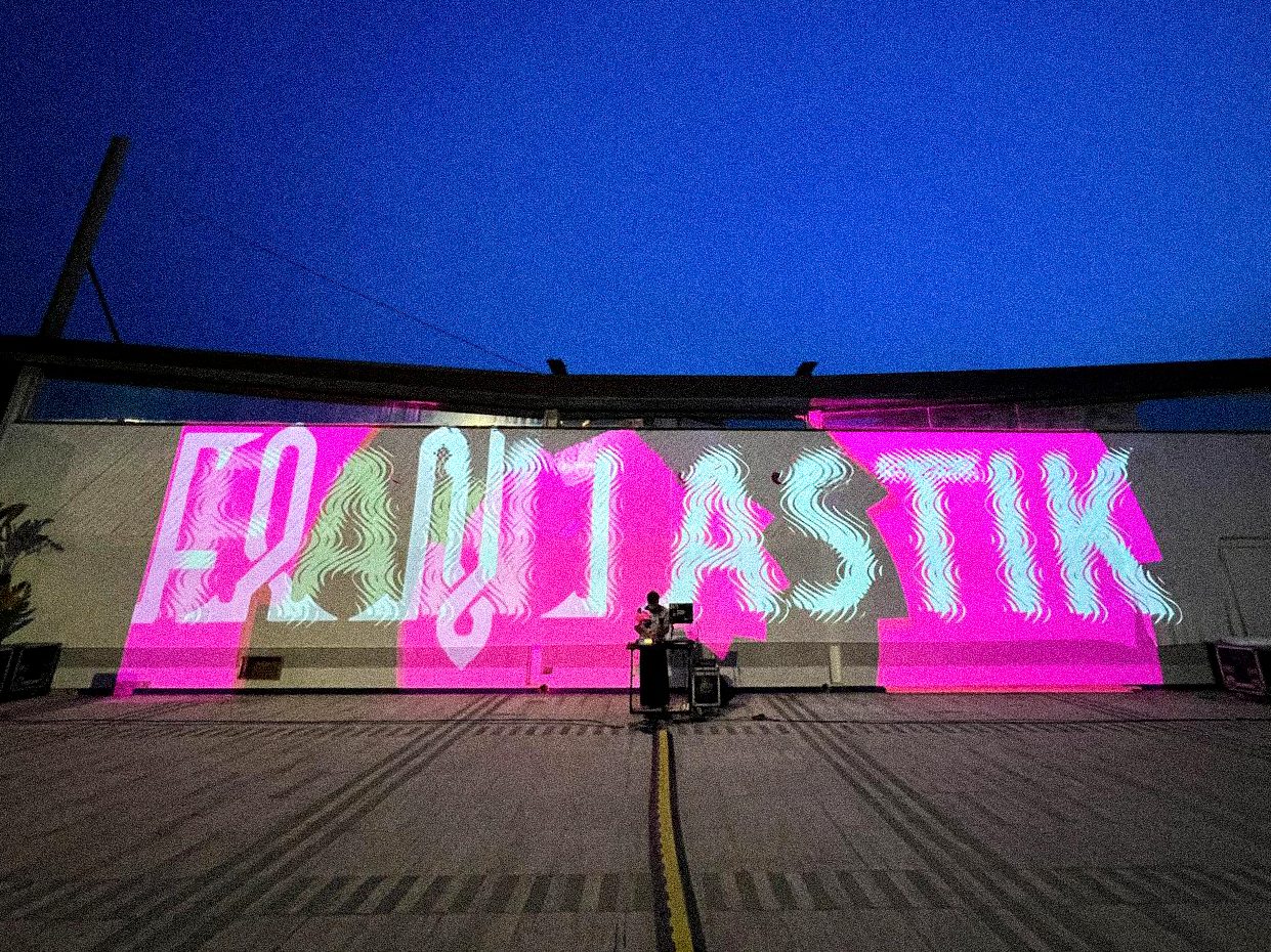 FANTASTIK - the name of the set projected on the wall