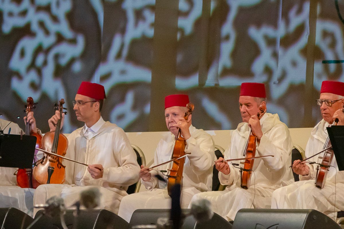 Pubblico nella Medina durante il videomapping dei Vespri