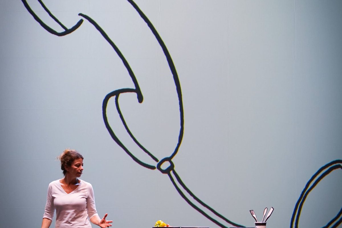 Animazioni dal fumetto di Silvia Ziche proiettate in scena