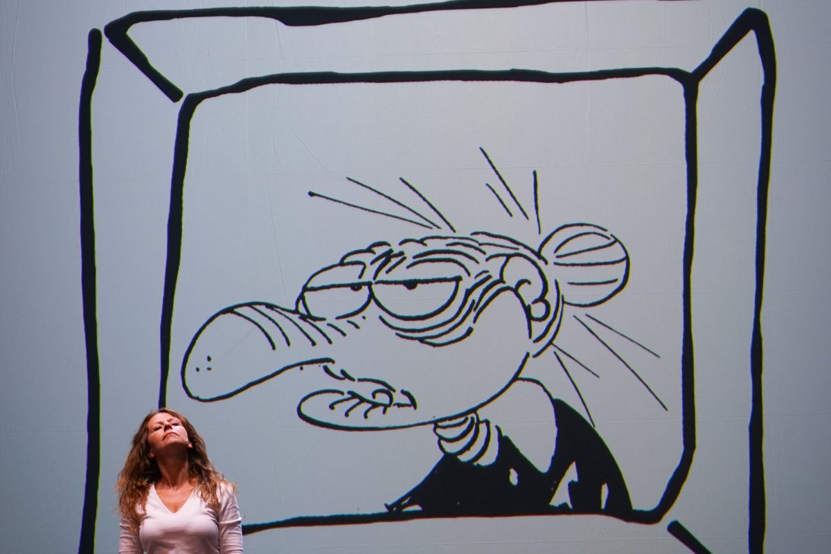 Amanda Sandrelli interagisce con i personaggi virtuali