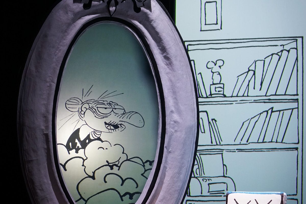 Composizione illustrativa animata sulla scenografia