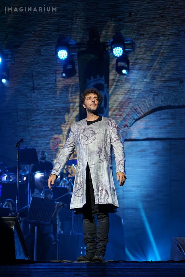 Scenografia animata con illustrazioni psichedeliche dal vivo