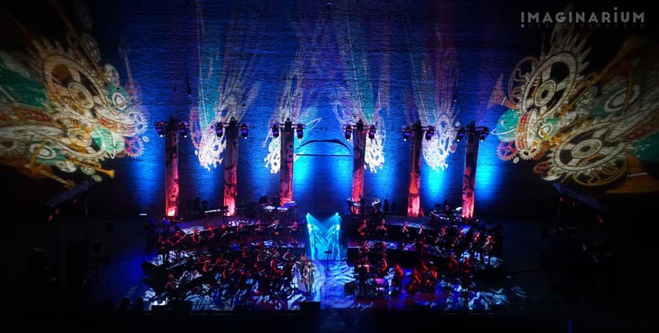 Performance live con orchestra e visual a pennarello