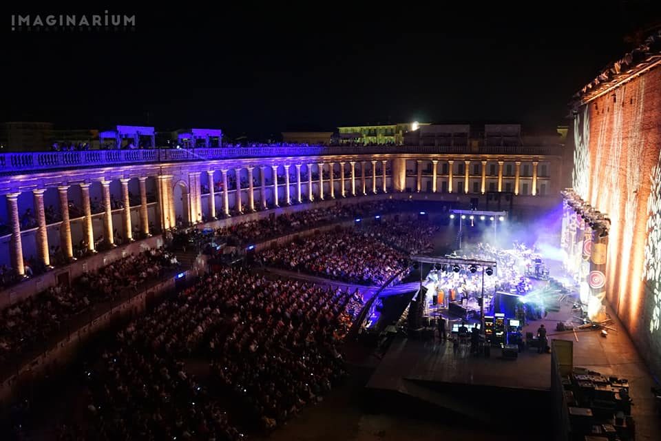 Dettaglio delle proiezioni con barchetta di carta animata