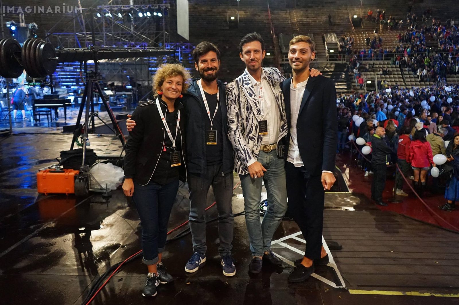 Concerto al teatro con fondali illustrati in movimento