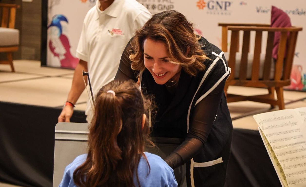 Branding Armonia Social con colori tropicali e strumenti