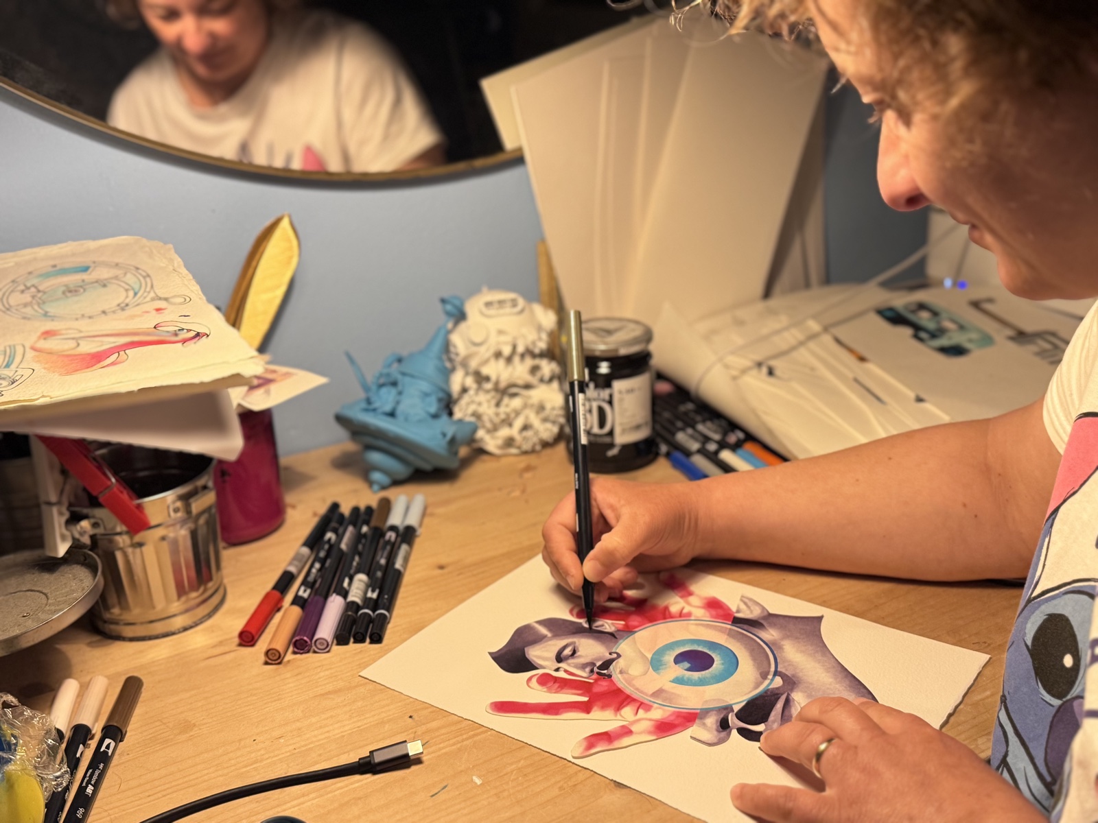 Dettaglio del disegno a mano con pennarelli nell'atelier Imaginarium