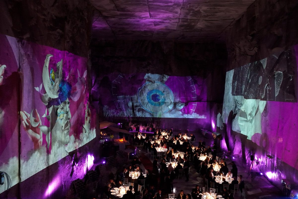 The Sea Orchestra - onde animate sulle pareti della cava di marmo