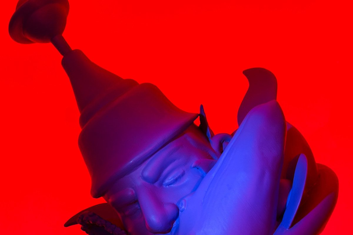 Spettro Nascosto - contrasto tra luce tagliente e toni avvolgenti