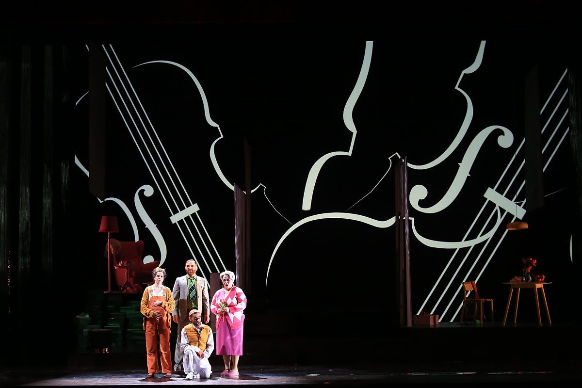 Dettaglio delle animazioni del liutaio cremonese