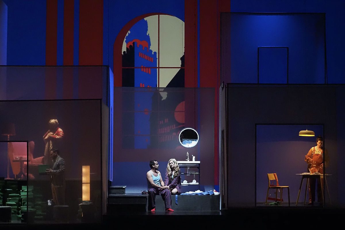 Momento finale dello spettacolo al Teatro Ponchielli