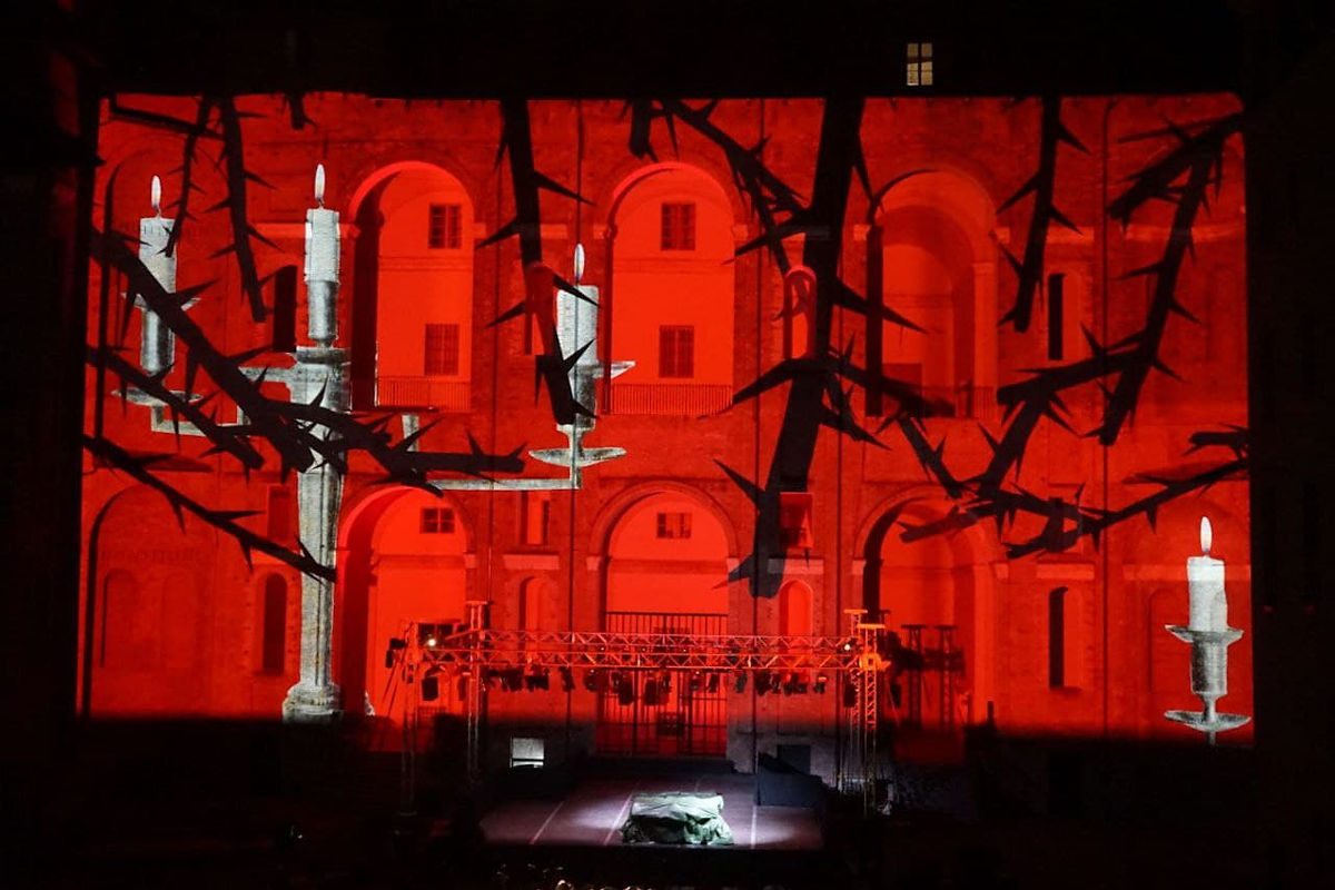 Tosca - dettaglio delle illustrazioni a pennarello su carta