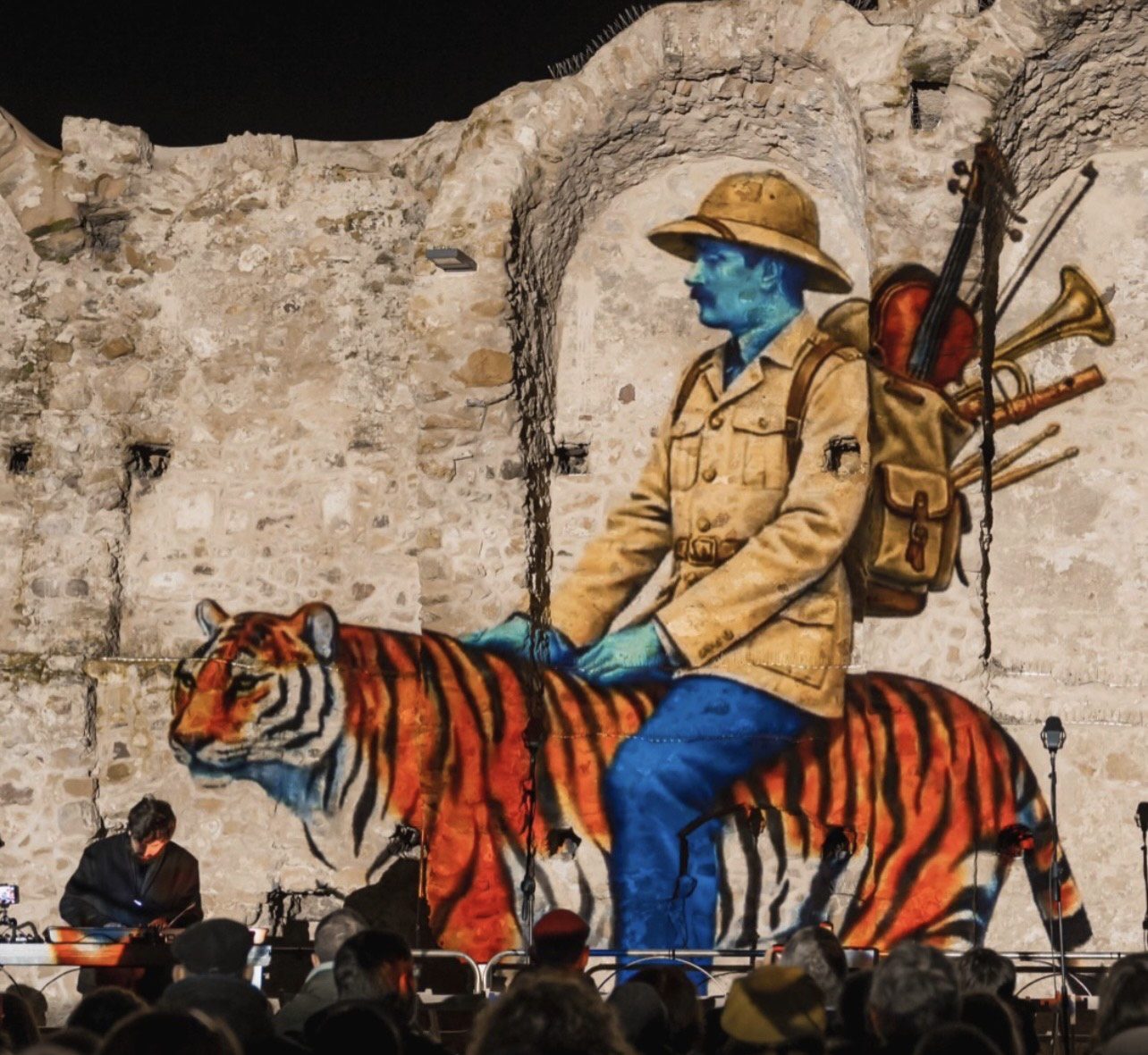 Paesaggio visivo con stelle e motivi pucciniani