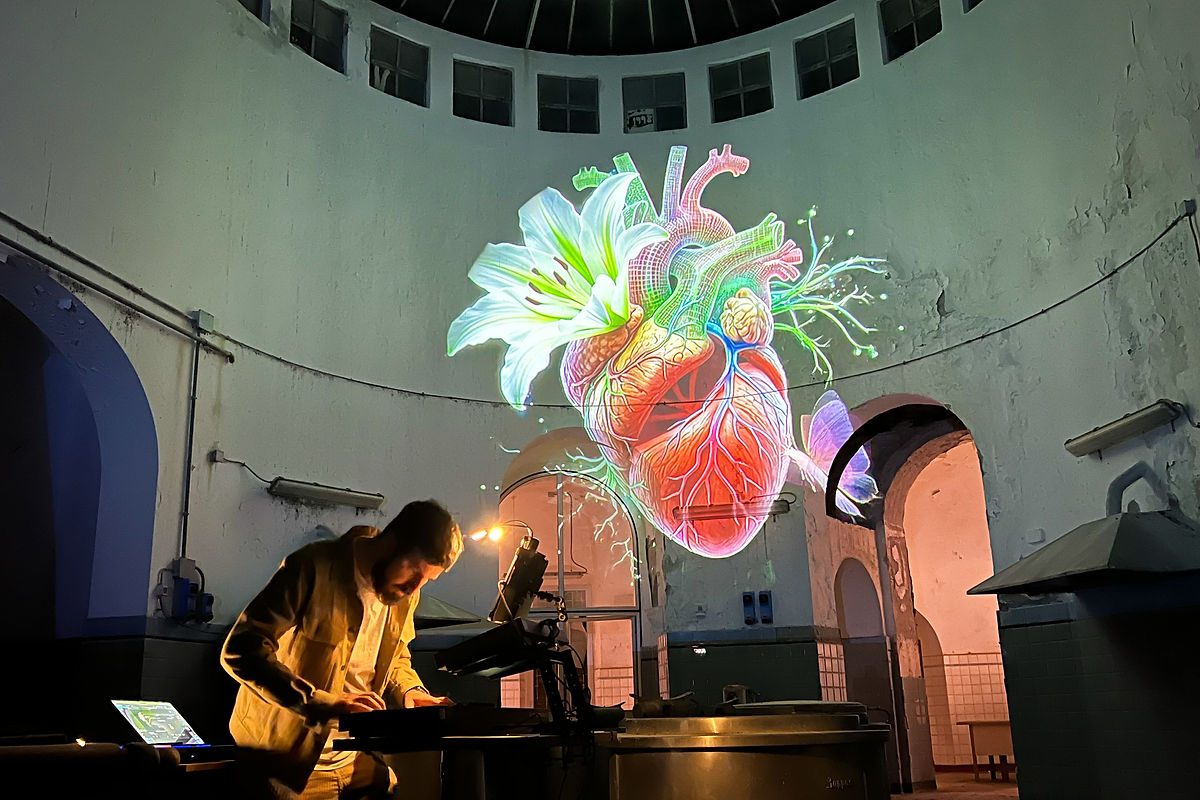 VERTIGO - visual dell'alienazione con metriche irregolari