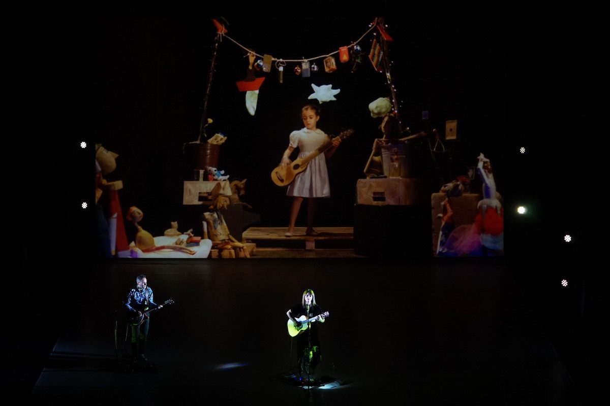 Scenografia immersiva del tour teatrale in Italia