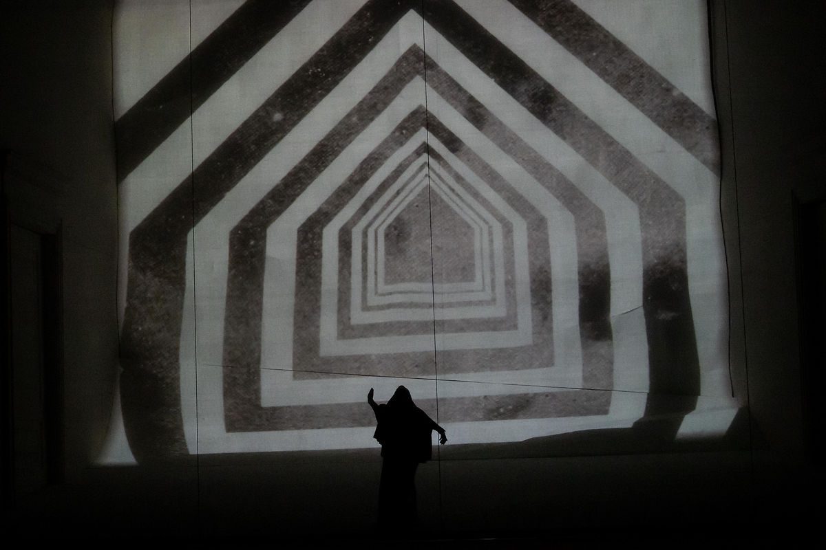 Werther - cantanti in scena con la proiezione mappata