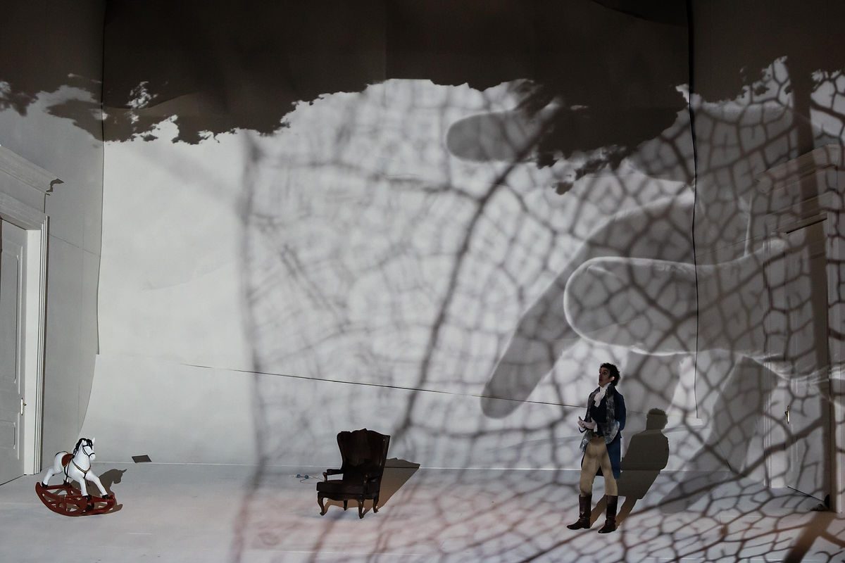 Werther - vista d'insieme della scenografia al Teatro Sociale