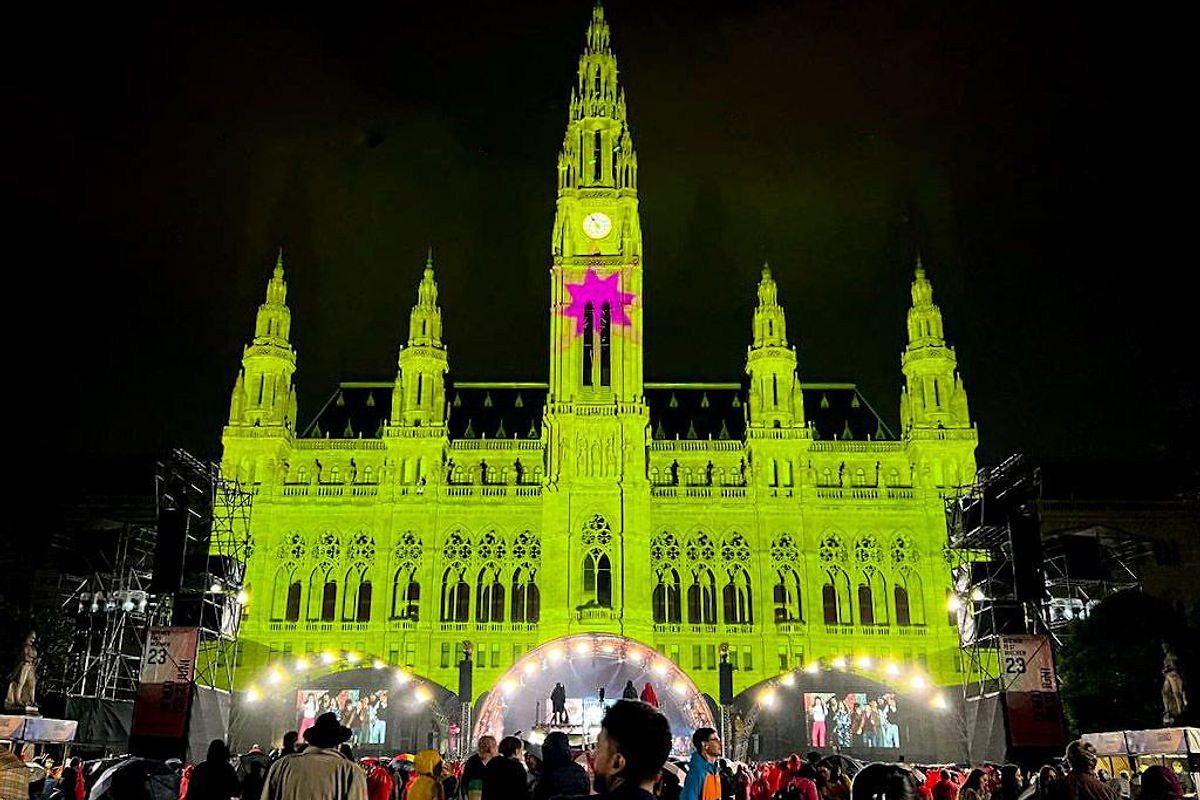 Wien Festwochen - pubblico nella Rathausplatz di Vienna
